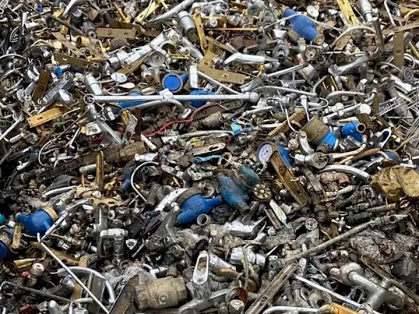 Ayrıştırma öncesi karışık metal hurda
